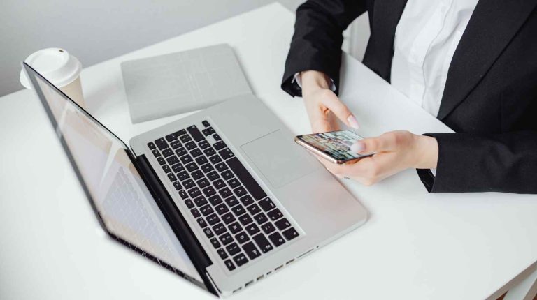Comment modifier légalement le prix d'un abonnement SaaS en cours de contrat