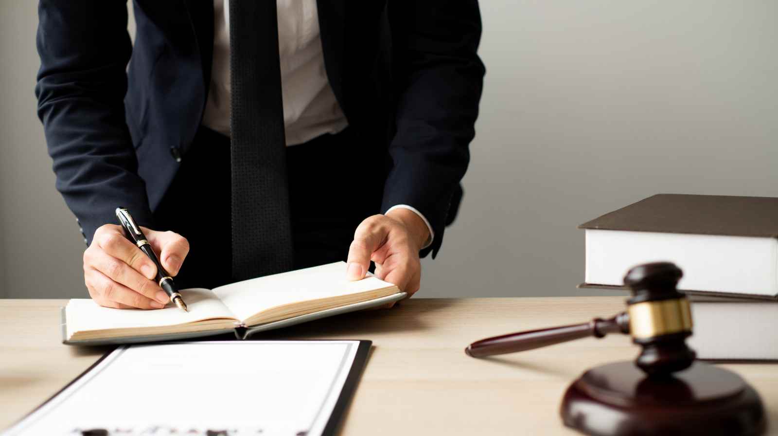 Comment obtenir la déspécialisation partielle ou plénière d'un bail commercial