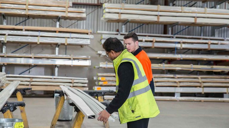 Comment répercuter la hausse des matières premières dans un contrat fournisseur ?