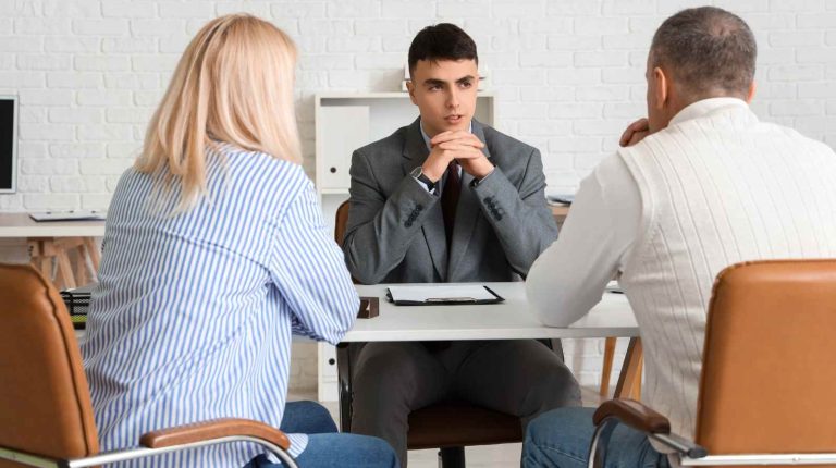 Quelle est la différence juridique entre agent commercial et VRP