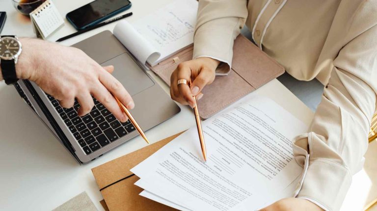 Comment calculer les dommages et intérêts en cas de rupture abusive de contrat